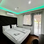 Lotus House Hermina-major