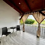 Lotus House 住宿加早餐酒店