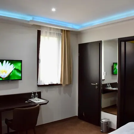 Lotus House 3*