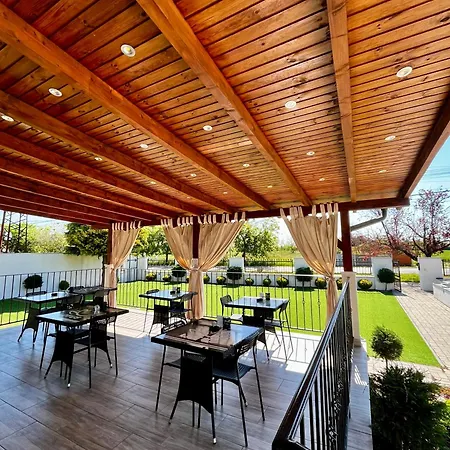 فندق مبيت وإفطار Lotus House 3*